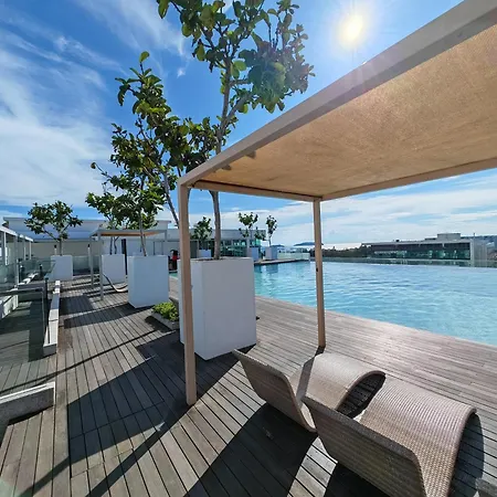Sutera Avenue Rooftop Infinity Pool Kk Infini Stay Kota Kinabalu Bagian luar foto