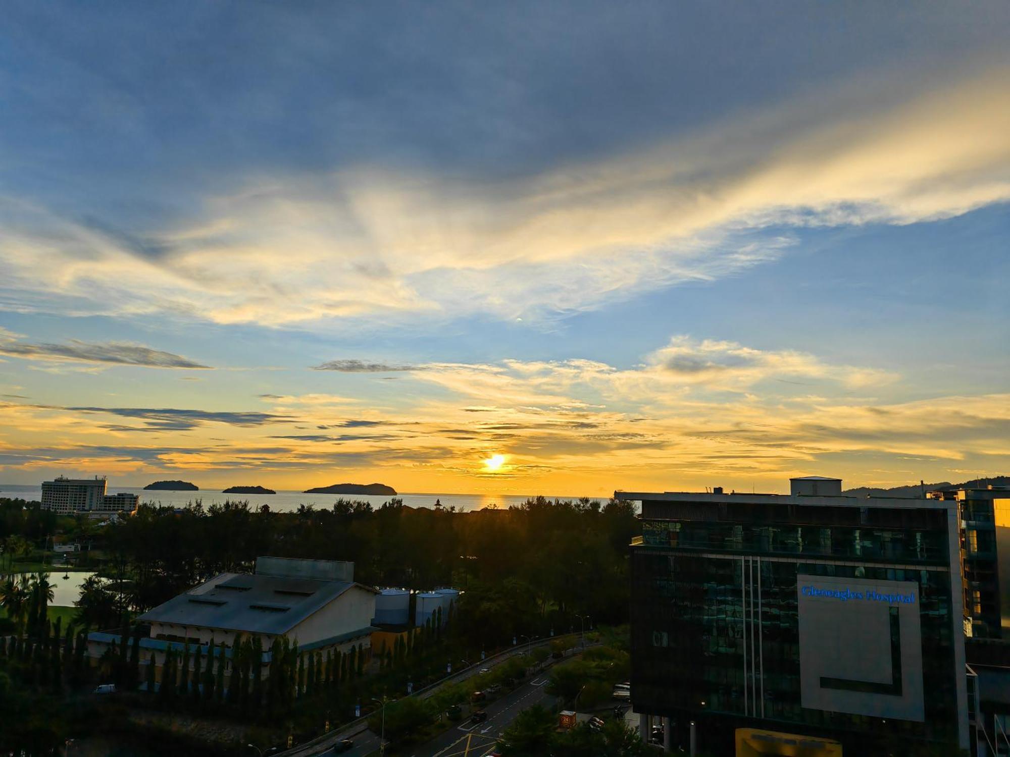 Sutera Avenue Rooftop Infinity Pool Kk Infini * Kota Kinabalu